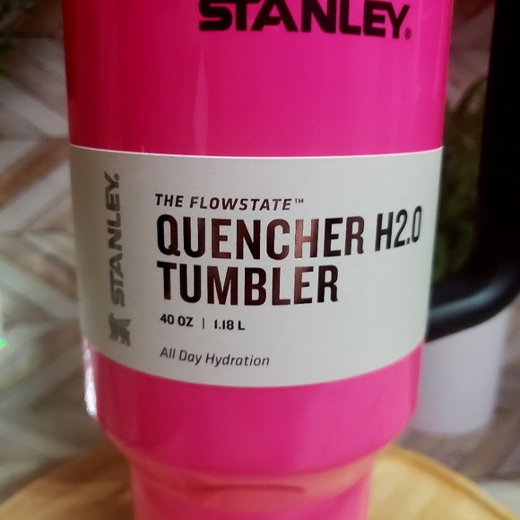 Electric Pink Neon Stanley 40 oz.  Quencher Tumbler NEW 🖤💕 - Picture 4 of 11